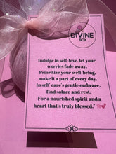 Load image into Gallery viewer, Luxury bath bomb and poem gift set. Gift wrapped.