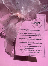 Load image into Gallery viewer, Luxury bath bomb and poem gift set. Gift wrapped.