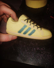 Load image into Gallery viewer, Trainer Bath Bomb