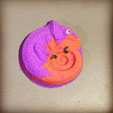 Load image into Gallery viewer, Lizard Bath Bomb