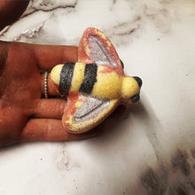 Load image into Gallery viewer, Bumble bee Bath Bomb