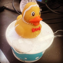 Load image into Gallery viewer, Christmas Duck Pots Bath Bombs