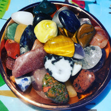 Load image into Gallery viewer, Hidden healing crystal bath bomb