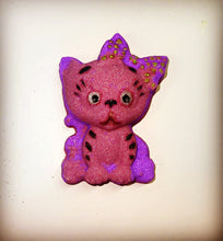 Load image into Gallery viewer, Pretty Cat Bath Bomb