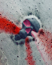 Load image into Gallery viewer, Large Skull Bath Bomb