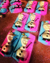 Load image into Gallery viewer, Waving Snowman Christmas Bath Bomb