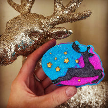 Load image into Gallery viewer, Flying Reindeer Christmas Bath Bomb