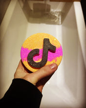 Load image into Gallery viewer, Tik Tok Inspired Music Note Bath Bomb