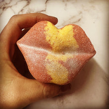 Load image into Gallery viewer, Kiss Lips Bath Bomb