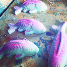 Load image into Gallery viewer, Small fish bath bomb