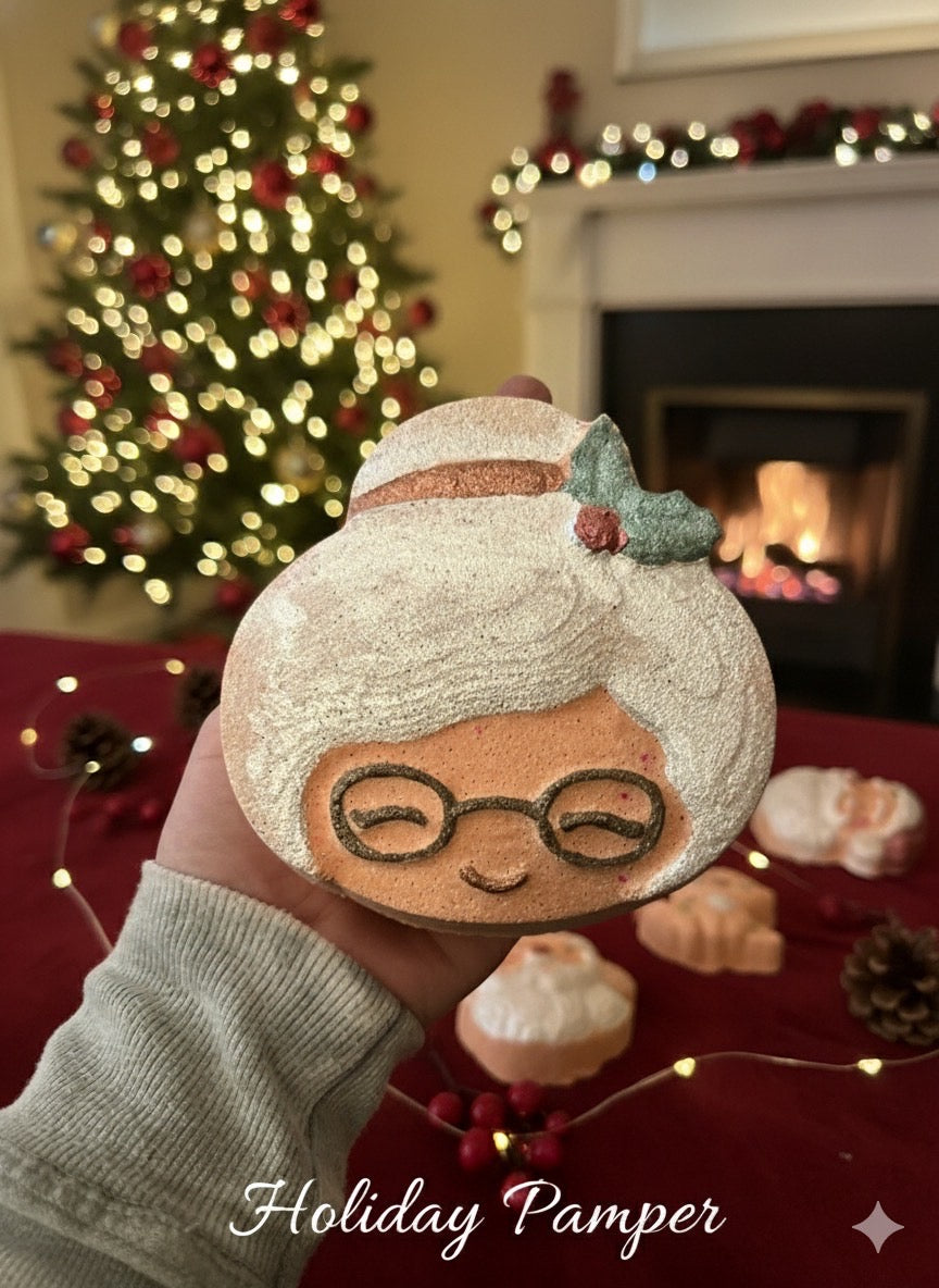 Mrs Claus Large Bath Bomb