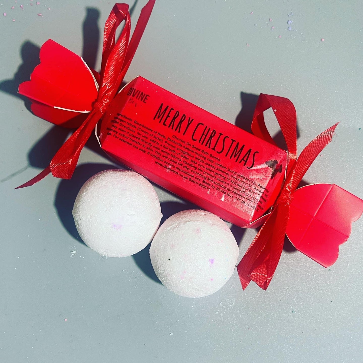 Divine Box Christmas Cracker with 2 small Bath Bombs