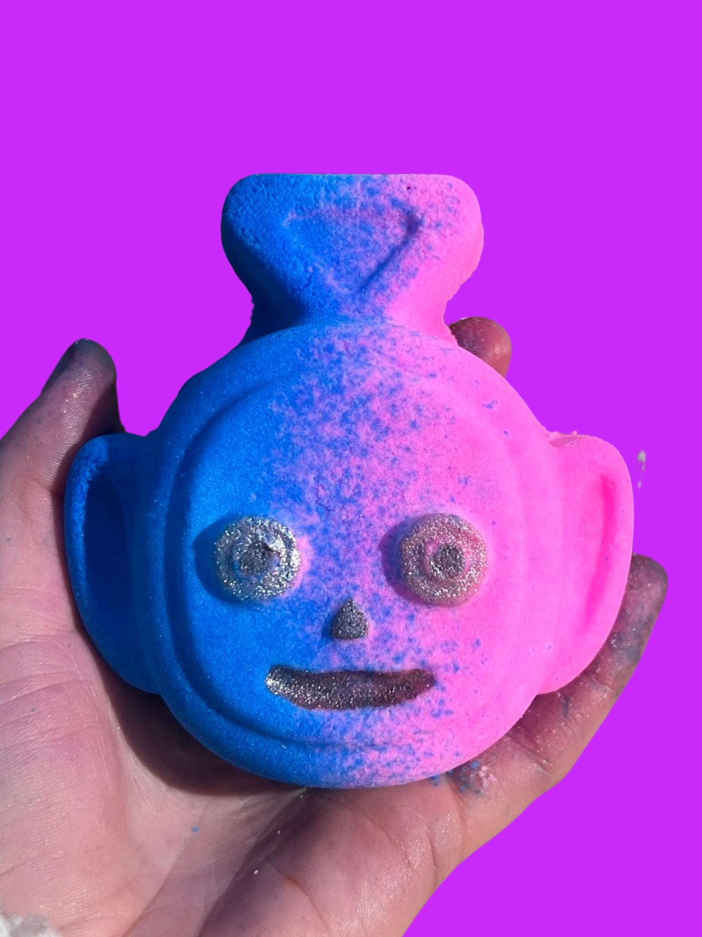 Humanoid bath bomb