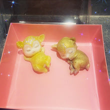 Load image into Gallery viewer, 2 sleepy deer wax melts in gift box
