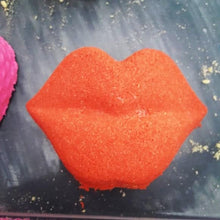 Load image into Gallery viewer, Kiss Lips Bath Bomb
