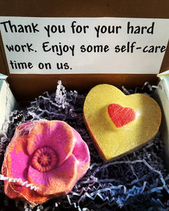 Personalised gift box of 2 bath bombs with personalised message gift set