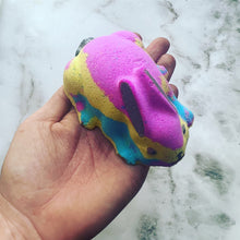 Load image into Gallery viewer, Sitting Bunny Rabbit Bath Bomb
